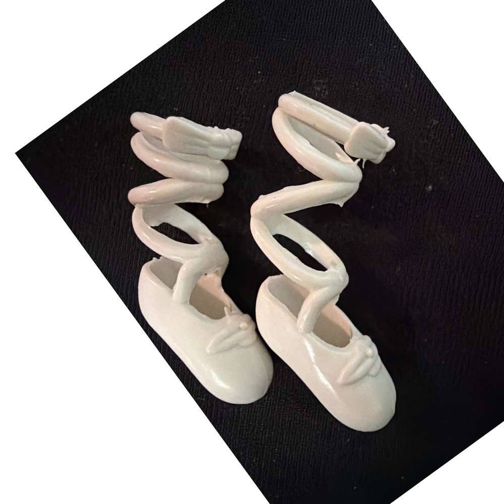 Barbie 12 Dancing Princesses White Ballerina Ballet Shoes Spiral Lace Up